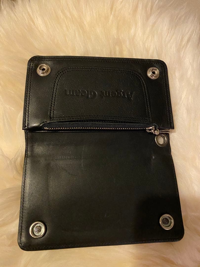 アージェントグリーム　黒い二つ折り財布 スナップボタン付き