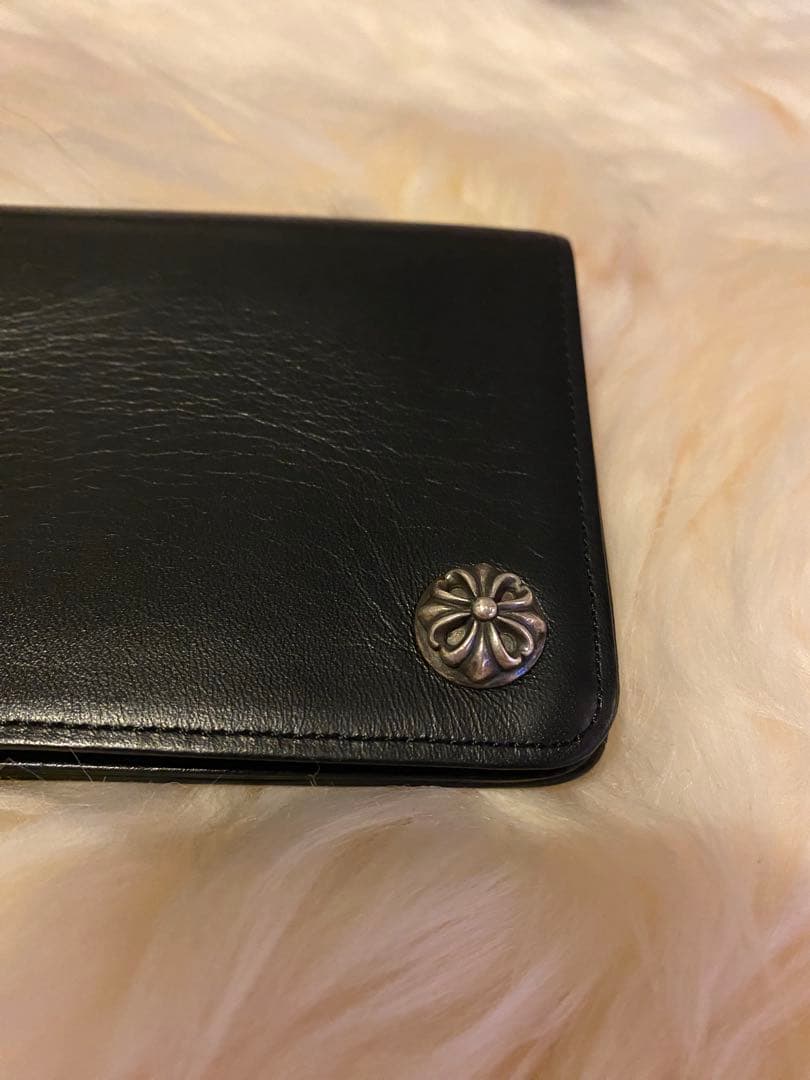 アージェントグリーム　黒い二つ折り財布 スナップボタン付き