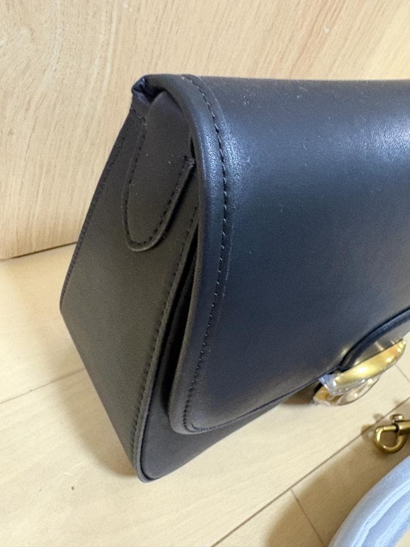 COACH ブラックレザーショルダーバッグ ゴールド金具付き ZB0066