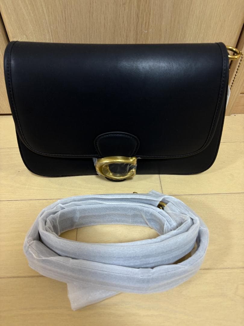 COACH ブラックレザーショルダーバッグ ゴールド金具付き ZB0066