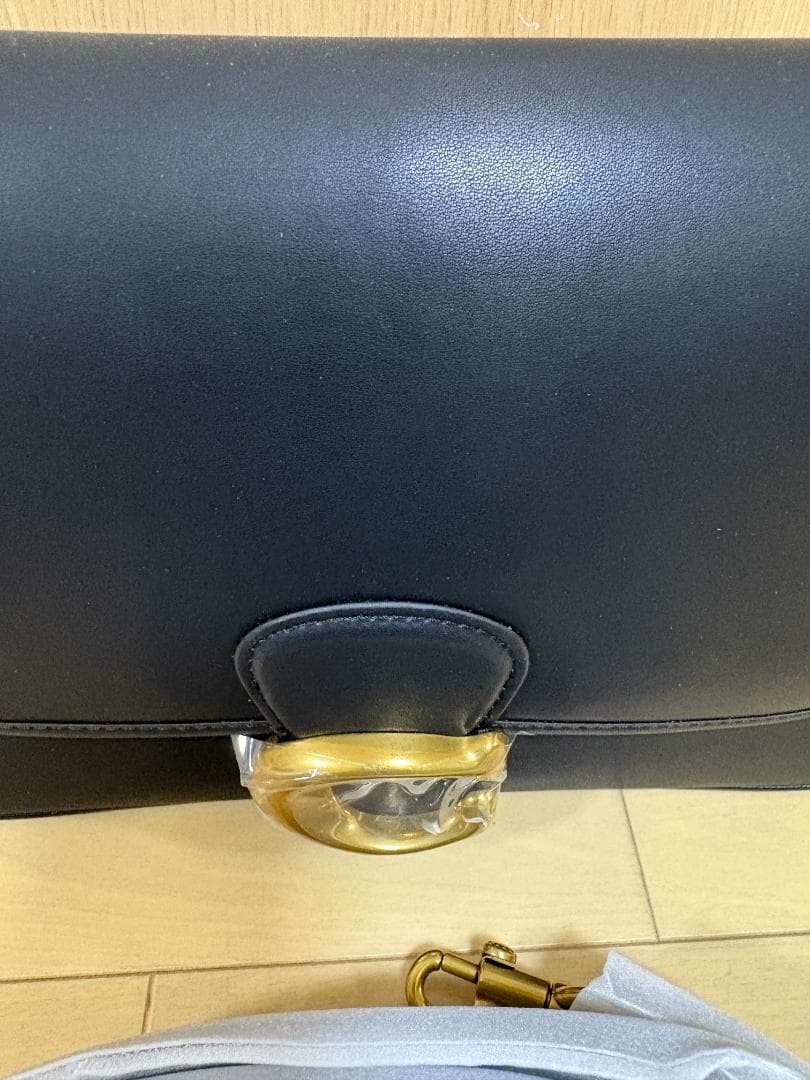 COACH ブラックレザーショルダーバッグ ゴールド金具付き ZB0066