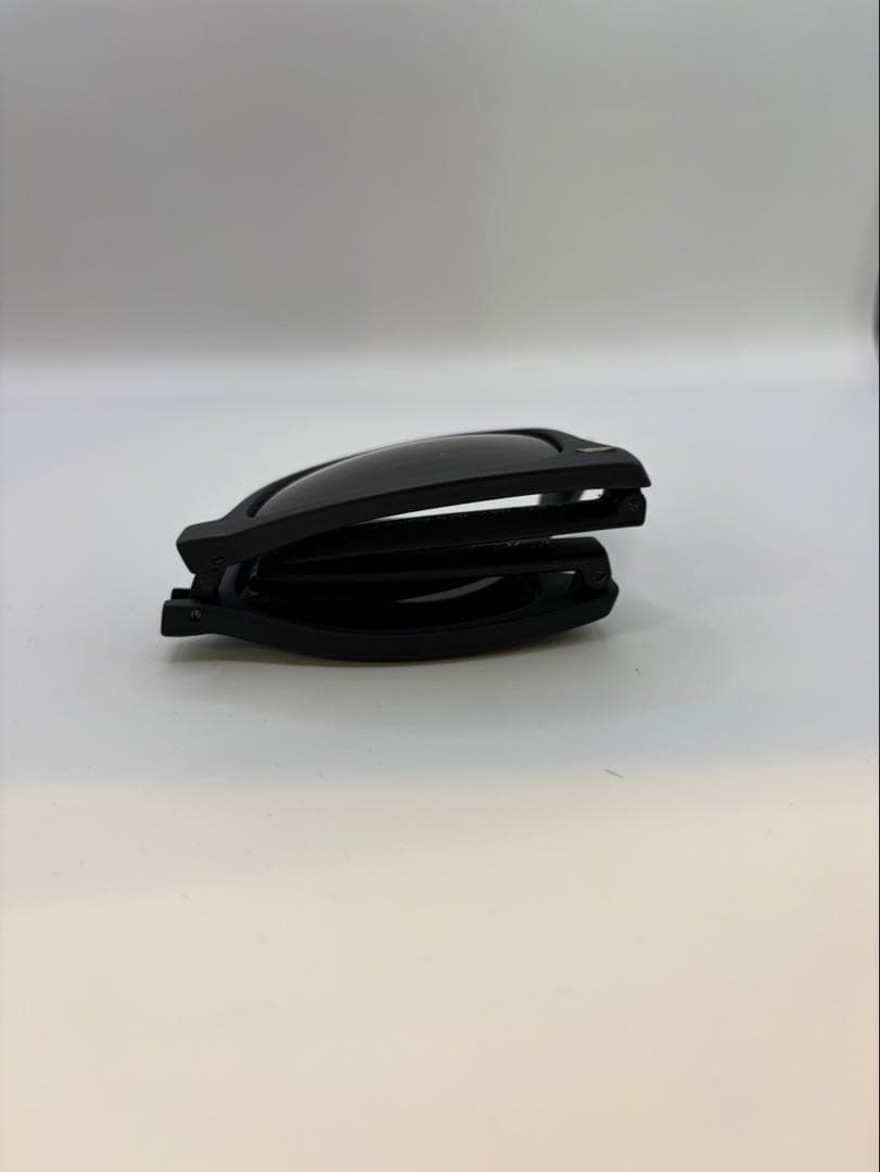 折りたたみ式のRay-Banサングラス、スタイリッシュで持ち運びに便利。