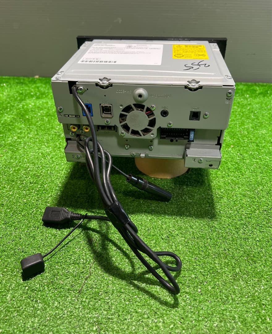 ケンウッド MDV-D404BTW ナビ フルセグ。地図データ2016年。