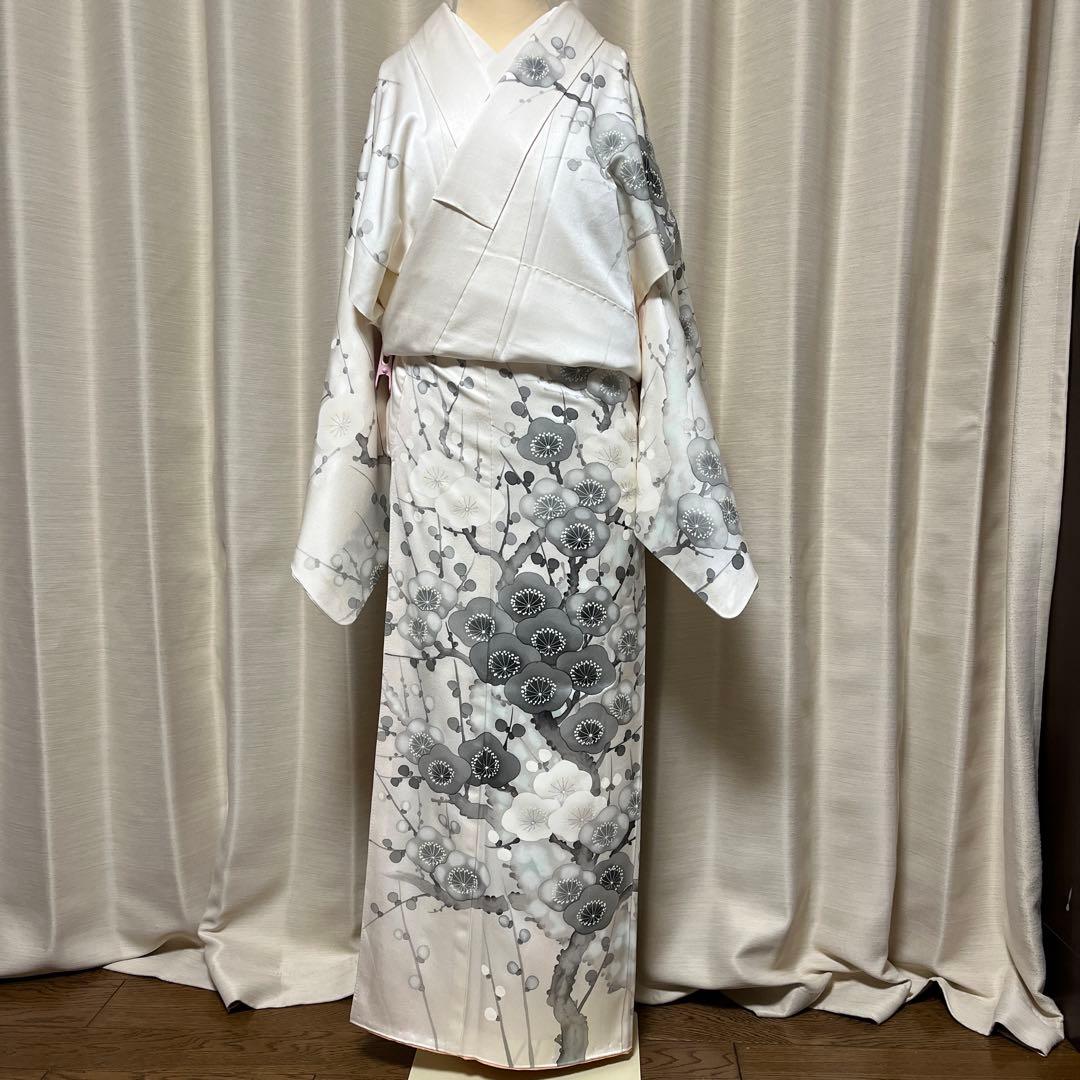 白とグレーの梅と蕾の訪問着 白系
