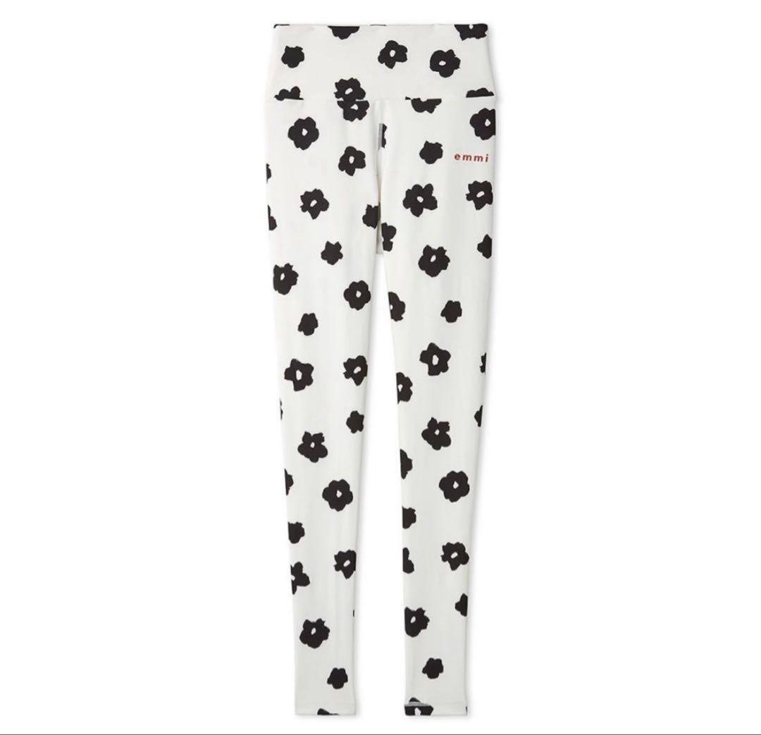 emmi 花柄　ヨガウェア セット 新品