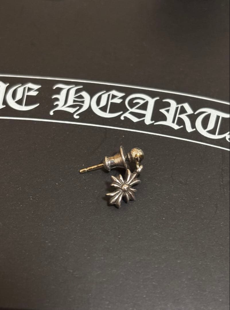 CHROME HEARTS（TINY E CH PLS DROP1）ピアス