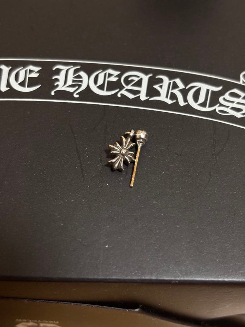 CHROME HEARTS（TINY E CH PLS DROP1）ピアス