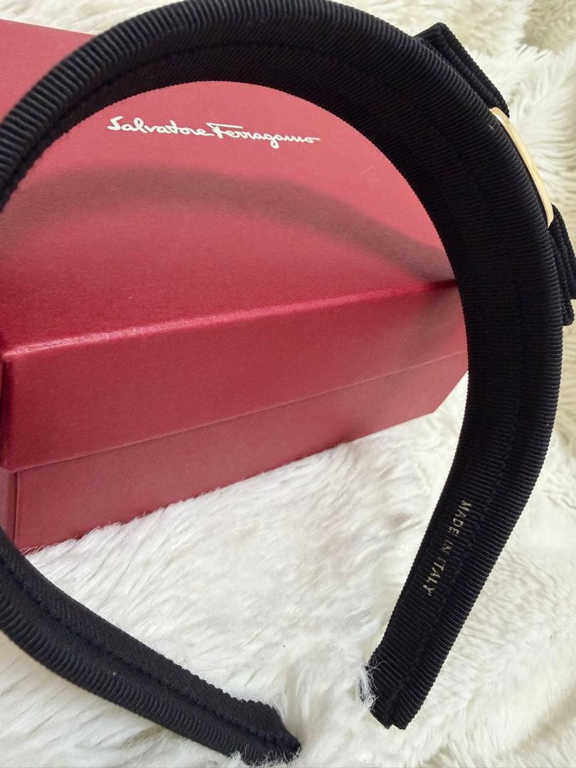 【美品】Salvatore Ferragamo ブラックリボンカチューシャ