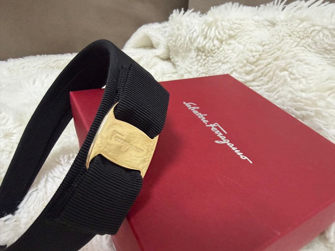 【美品】Salvatore Ferragamo ブラックリボンカチューシャ
