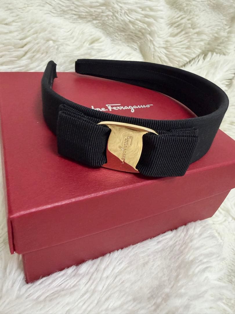 【美品】Salvatore Ferragamo ブラックリボンカチューシャ