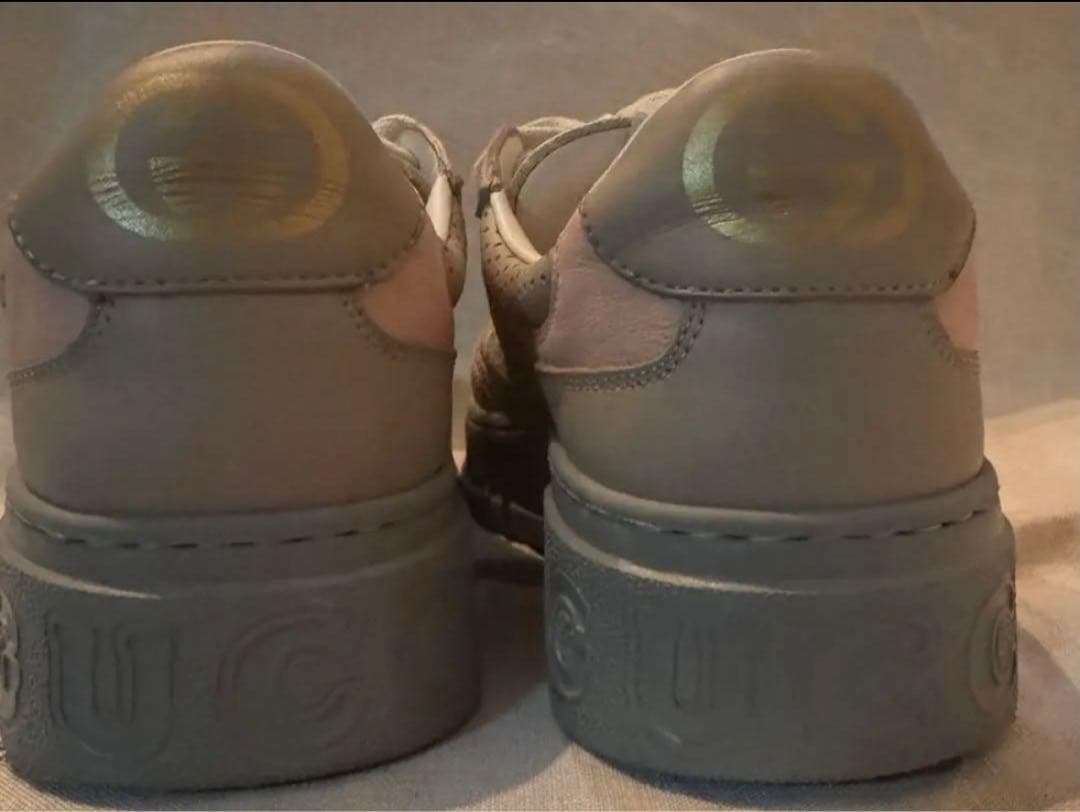 GUCCI ロゴ入りスニーカー ベージュ/グレー厚底25cm