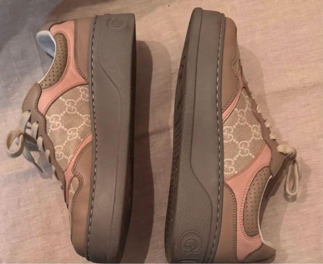 GUCCI ロゴ入りスニーカー ベージュ/グレー厚底25cm