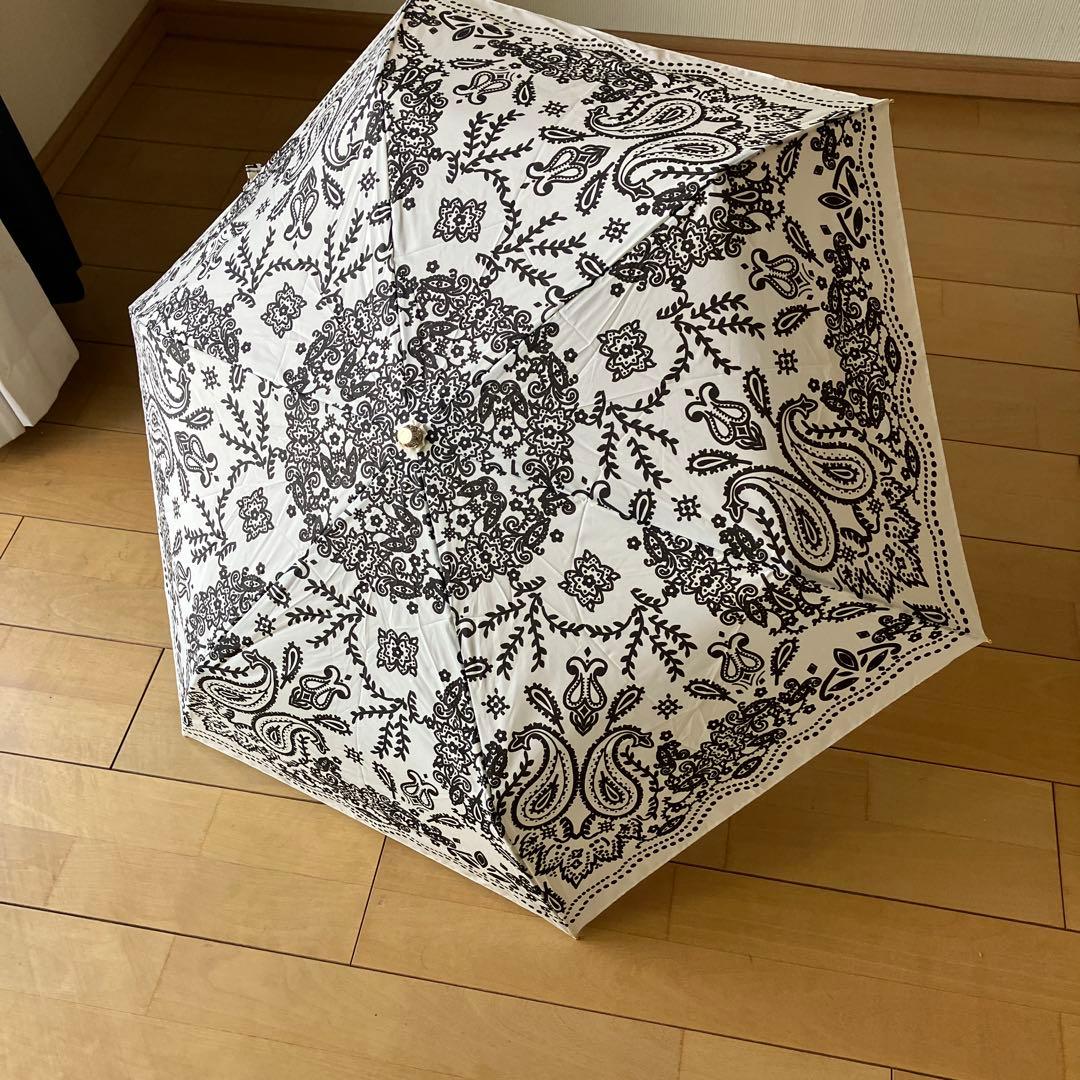 新品2025SS manipuri 折りたたみ傘 白　バンダナ　ペイズリー