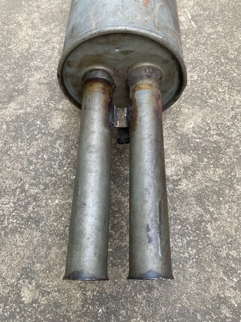 「箱スカ2000GTR ４ドア用　純正マフラー中古品」