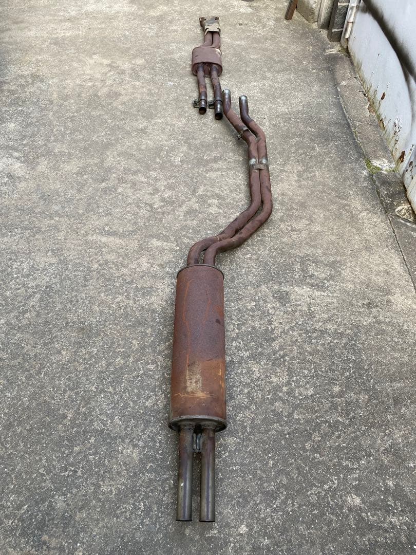 「箱スカ2000GTR ４ドア用　純正マフラー中古品」