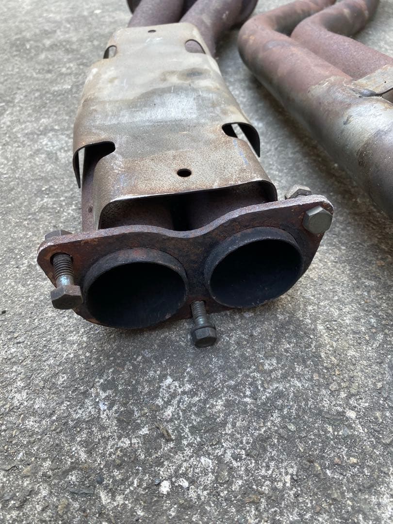 「箱スカ2000GTR ４ドア用　純正マフラー中古品」