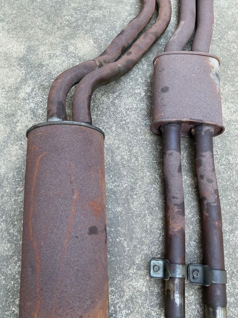 「箱スカ2000GTR ４ドア用　純正マフラー中古品」