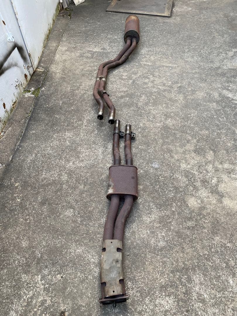 「箱スカ2000GTR ４ドア用　純正マフラー中古品」