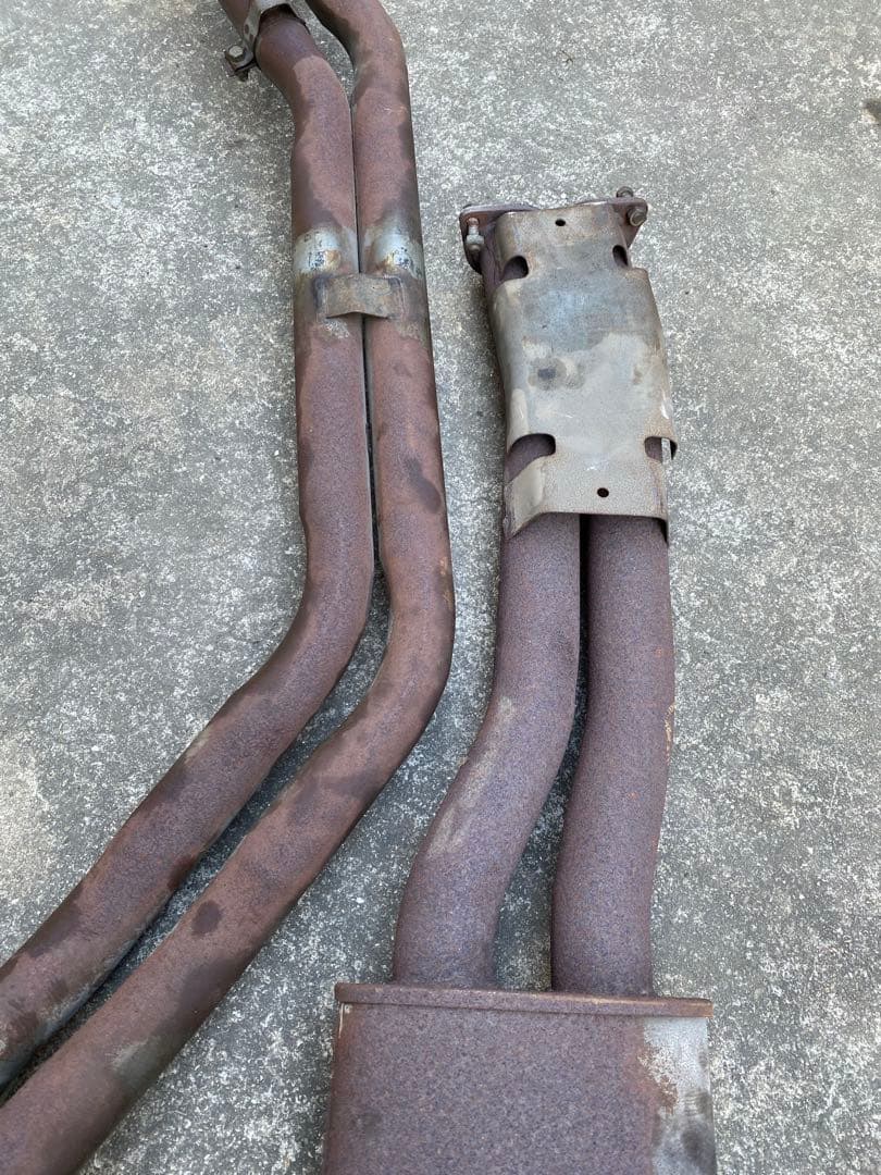 「箱スカ2000GTR ４ドア用　純正マフラー中古品」