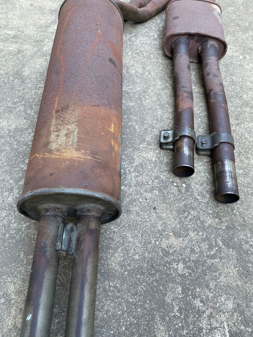 「箱スカ2000GTR ４ドア用　純正マフラー中古品」