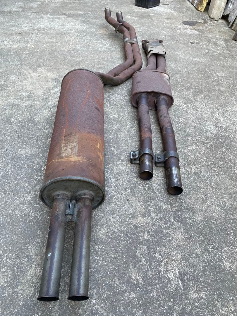 「箱スカ2000GTR ４ドア用　純正マフラー中古品」