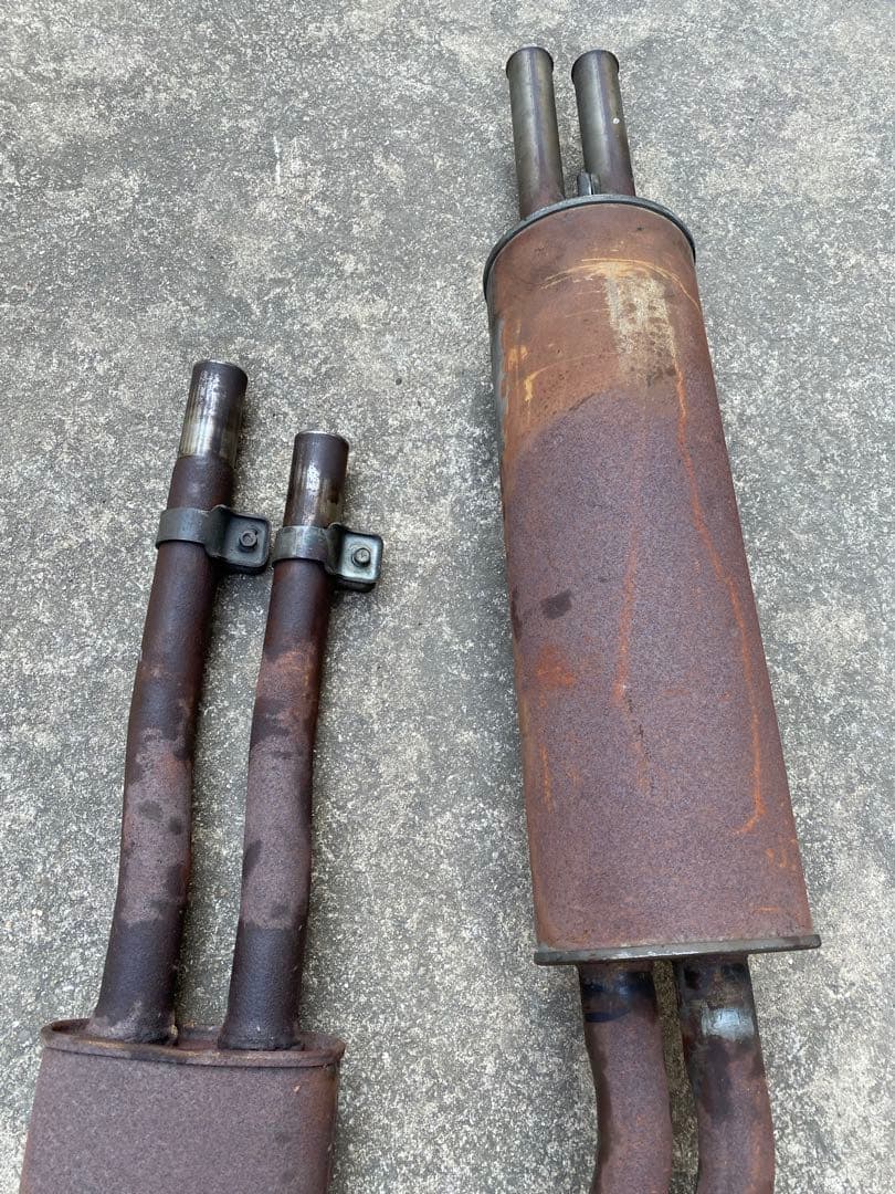 「箱スカ2000GTR ４ドア用　純正マフラー中古品」