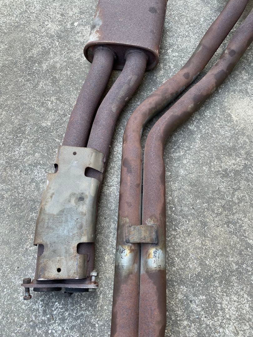 「箱スカ2000GTR ４ドア用　純正マフラー中古品」