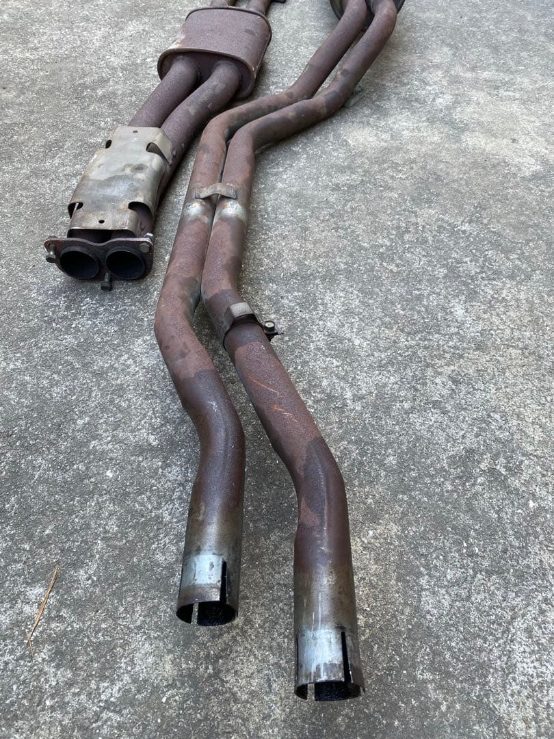 「箱スカ2000GTR ４ドア用　純正マフラー中古品」