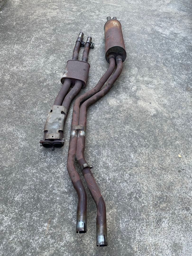 「箱スカ2000GTR ４ドア用　純正マフラー中古品」