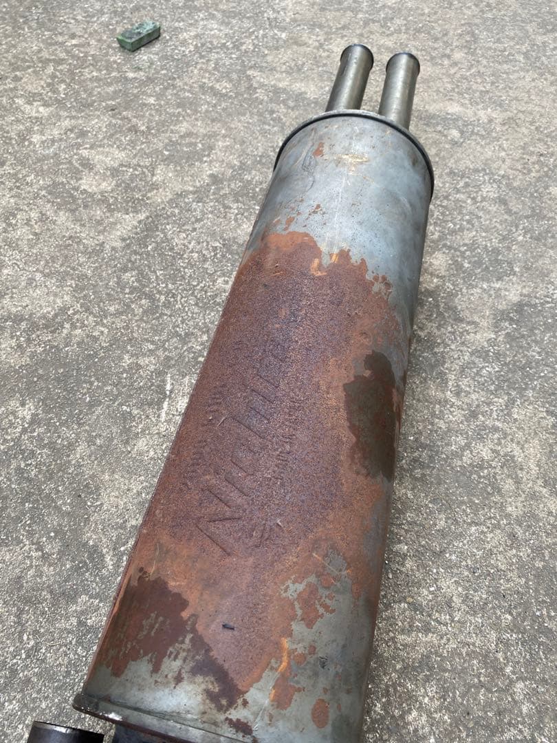 「箱スカ2000GTR ４ドア用　純正マフラー中古品」