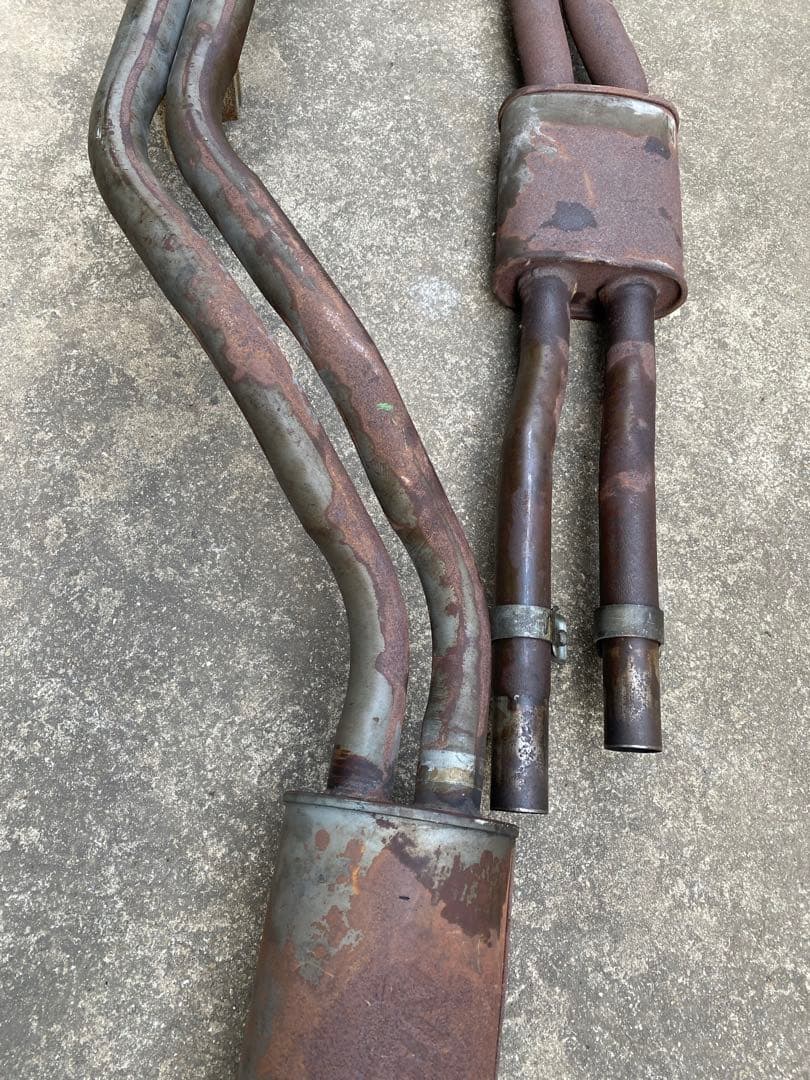 「箱スカ2000GTR ４ドア用　純正マフラー中古品」