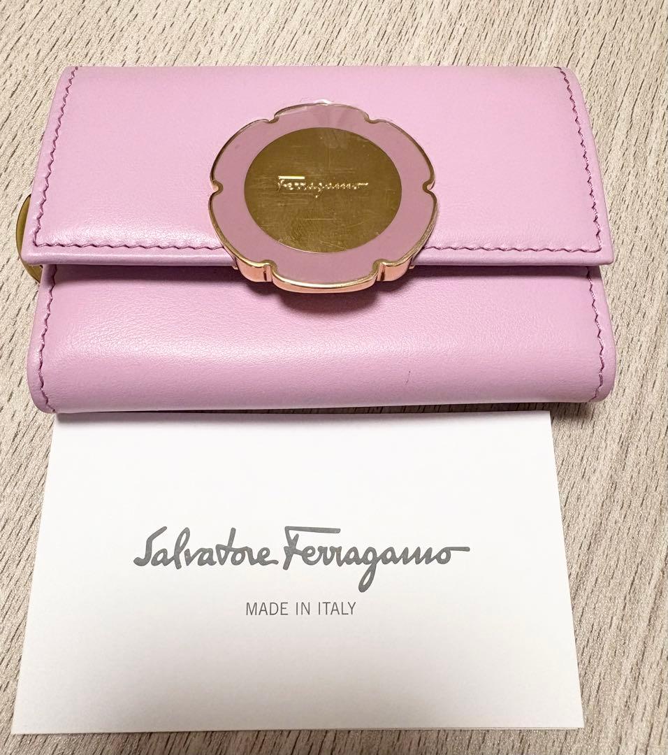 【新品】フェラガモ フラワーバックル6連キーケースラベンダーピンク