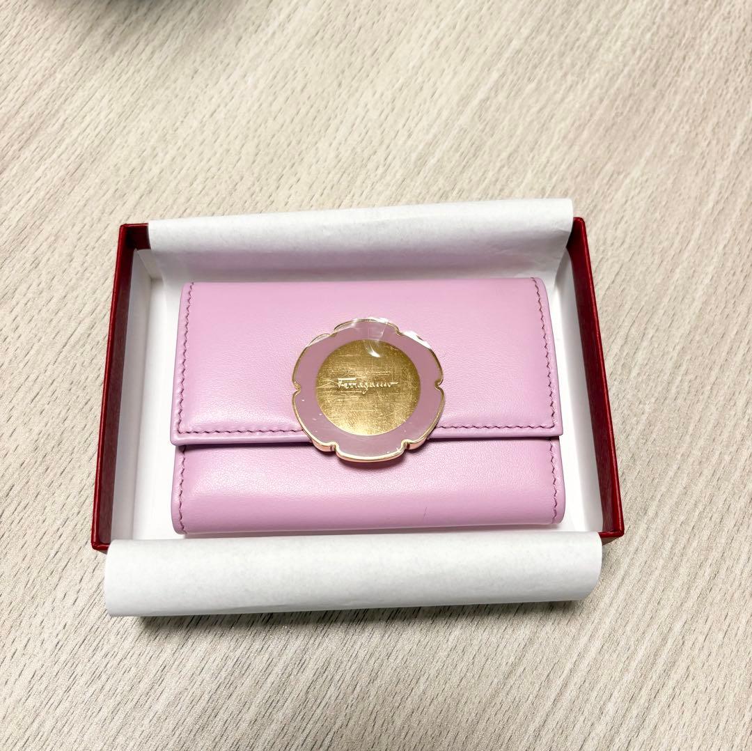 【新品】フェラガモ フラワーバックル6連キーケースラベンダーピンク