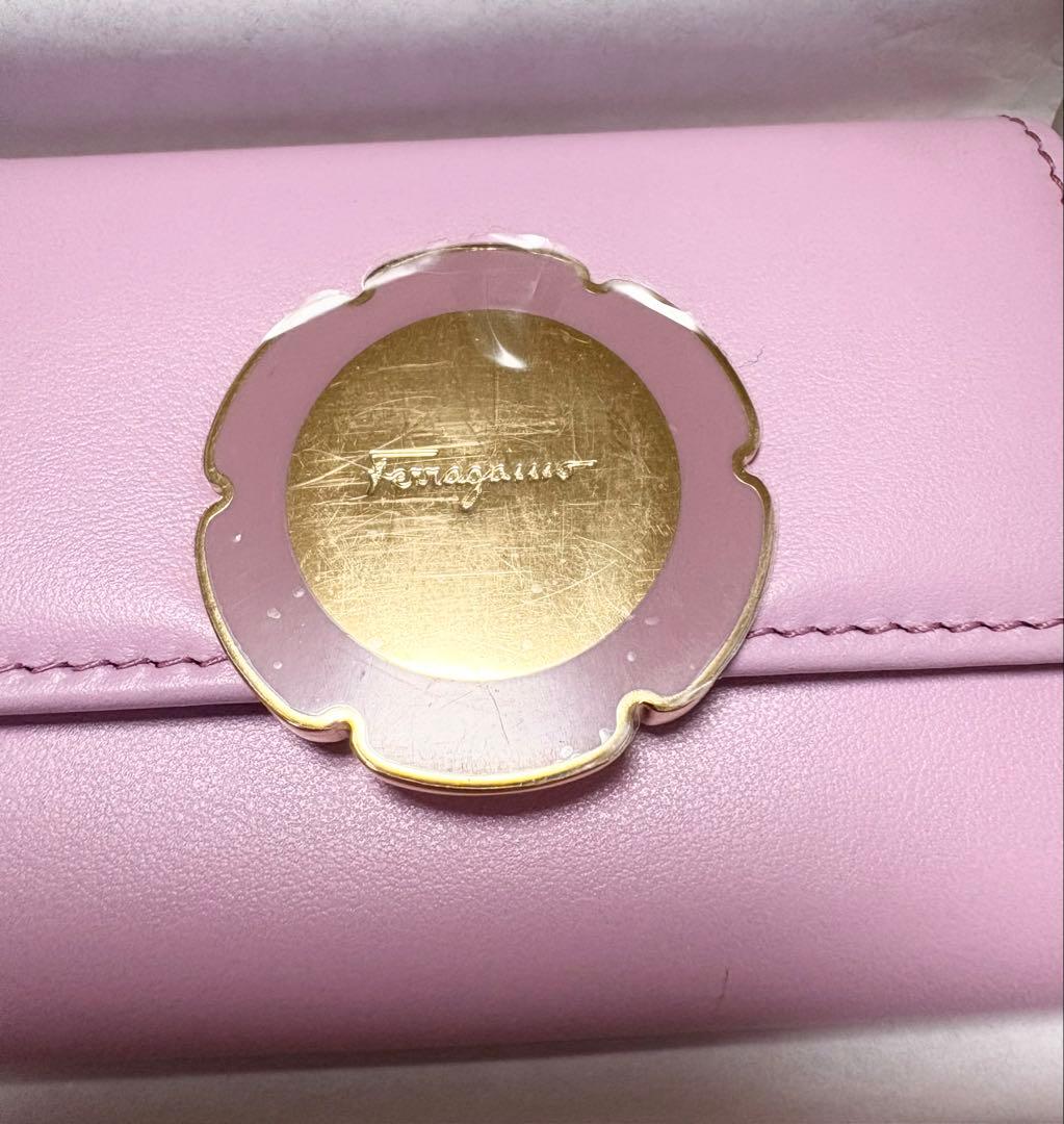 【新品】フェラガモ フラワーバックル6連キーケースラベンダーピンク