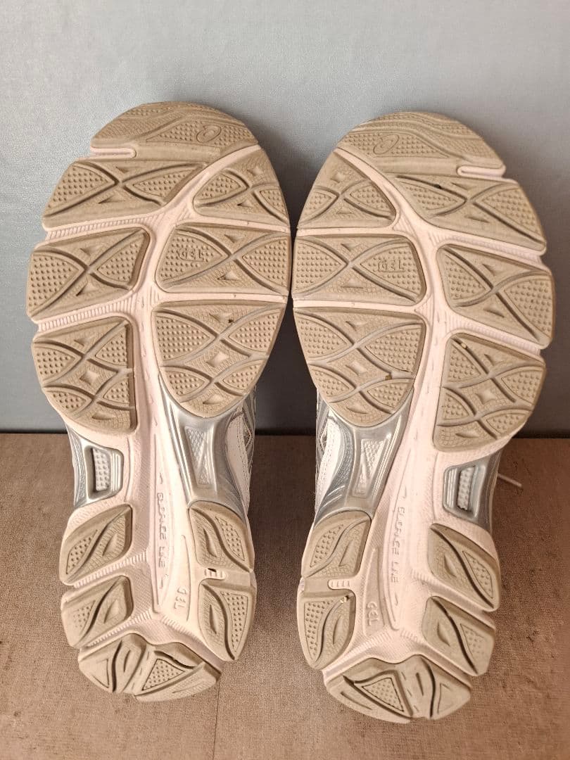 【美品】ASICS GEL-NYC 25cm スニーカー