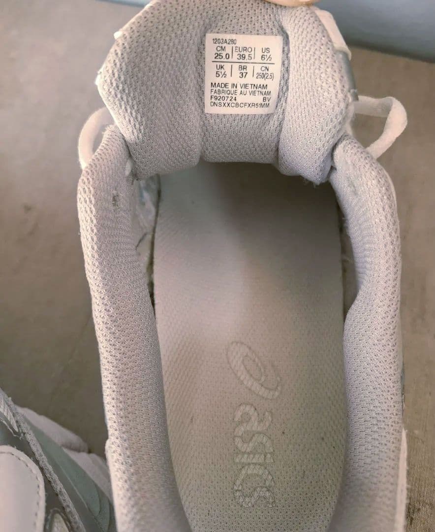 【美品】ASICS GEL-NYC 25cm スニーカー