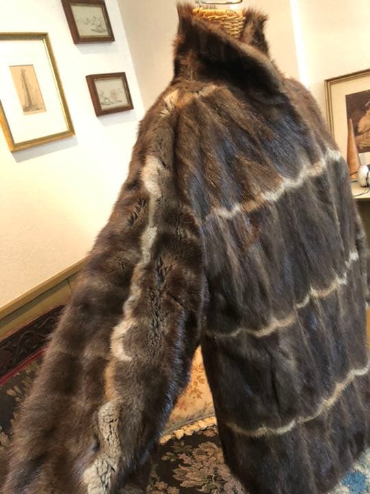 ミンク　白いライン入りコート　毛皮