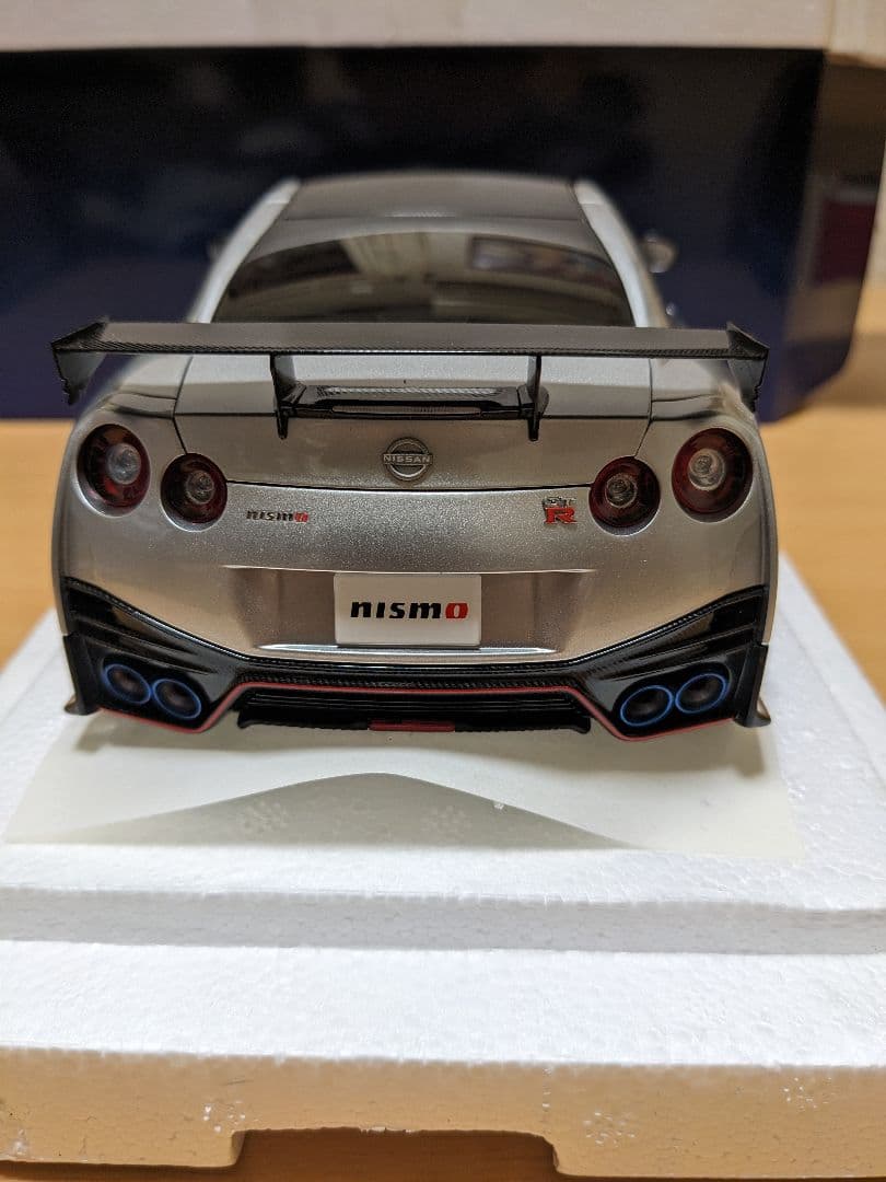 オートアート1/18　ニッサン GT-R R35 ニスモ