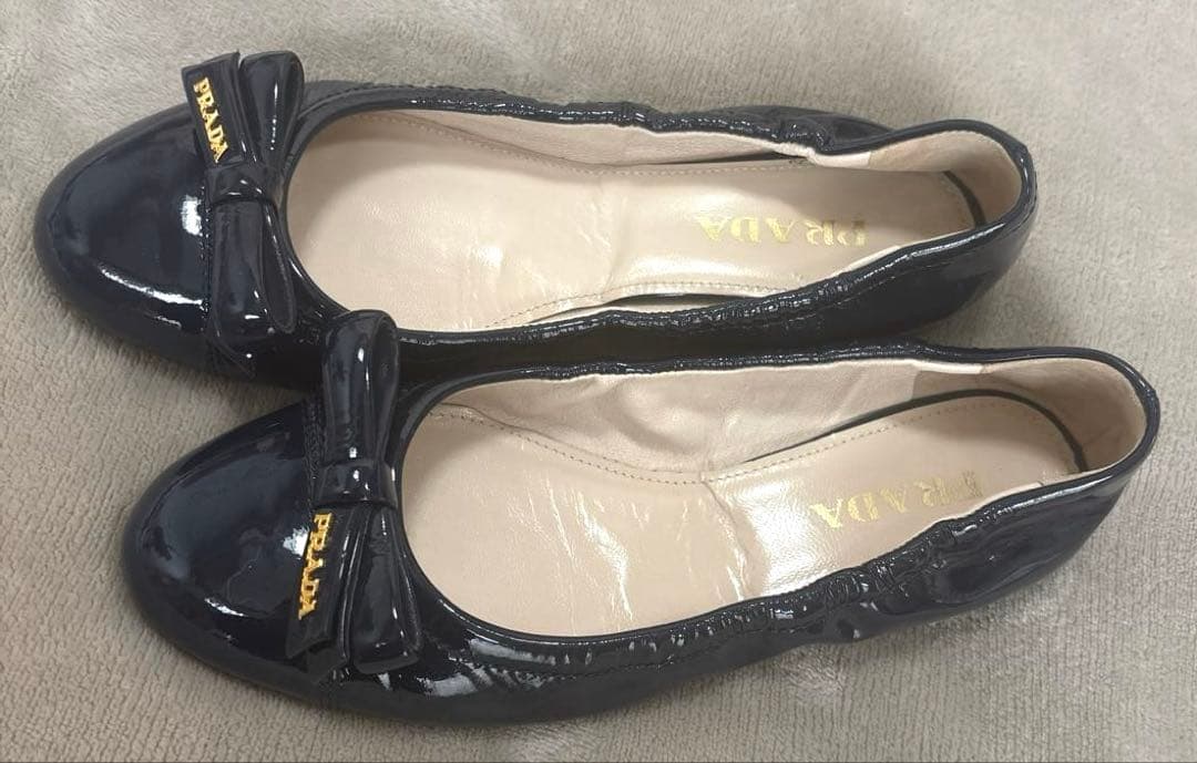 PRADA ネイビー パテントフラットシューズ