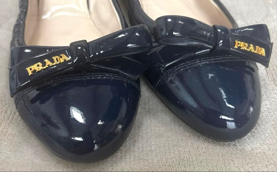 PRADA ネイビー パテントフラットシューズ