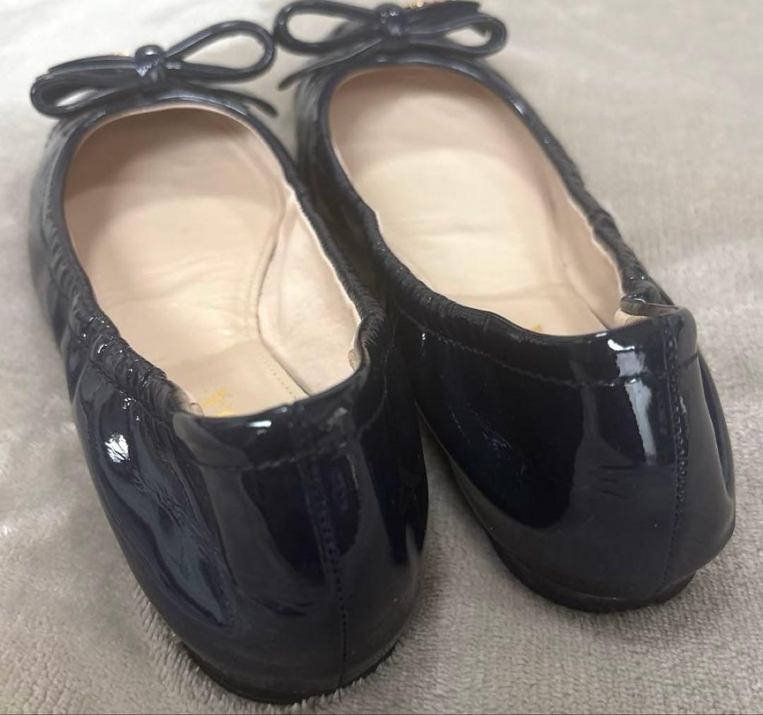 PRADA ネイビー パテントフラットシューズ