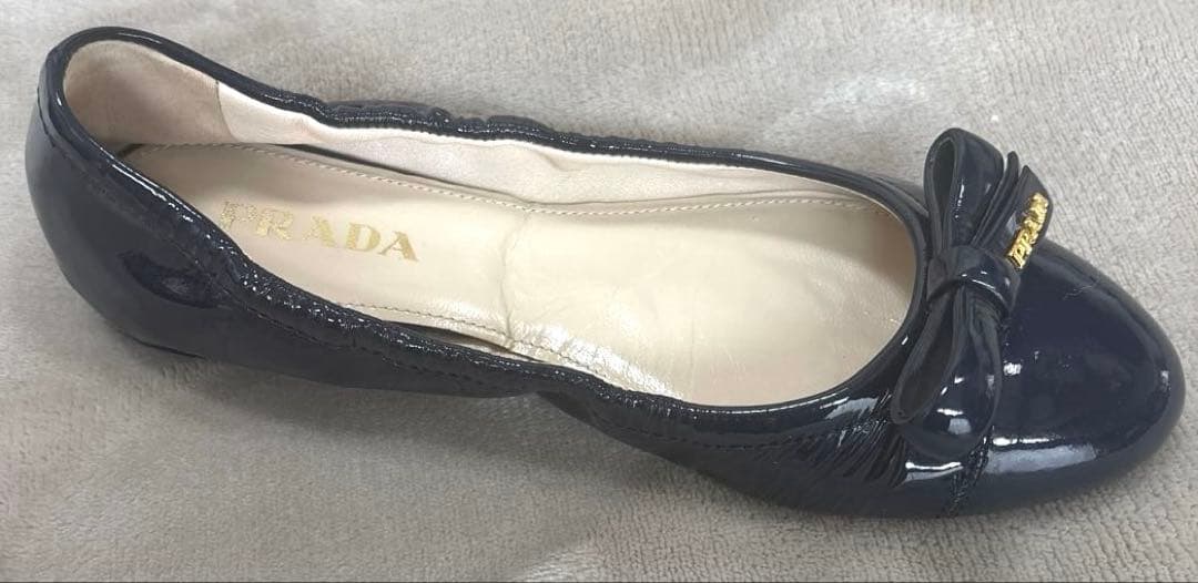 PRADA ネイビー パテントフラットシューズ