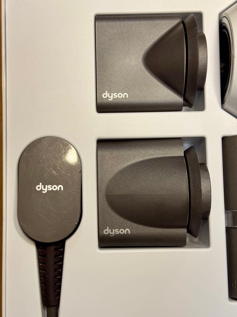 【美品】Dyson Supersonic ドライヤー ブラックHD01