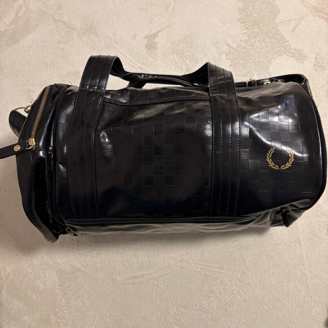 フレッドペリー　ボストンバッグ　黒　ドラムバッグ