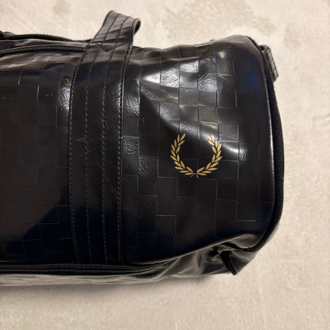 フレッドペリー　ボストンバッグ　黒　ドラムバッグ