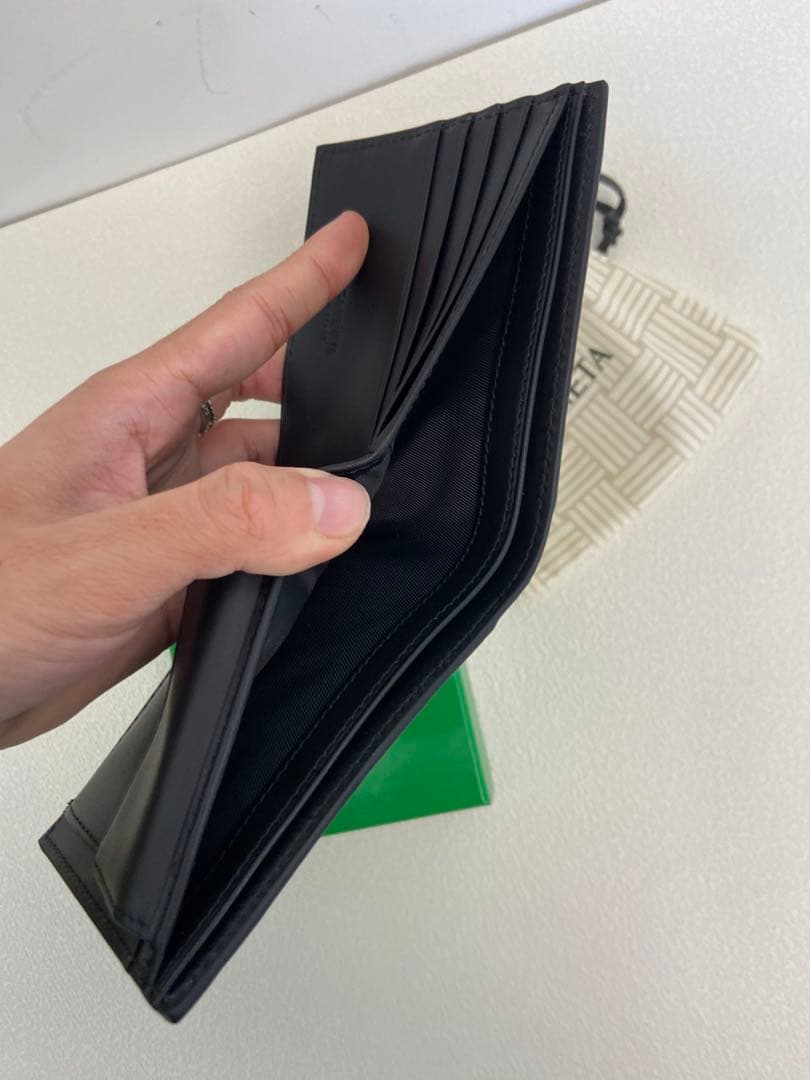 美品✨送料込み Bottega Veneta ブラックレザー二つ折り財布