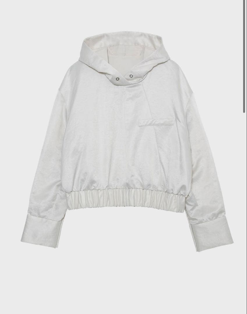 Waltz サテンクロップドフーディ