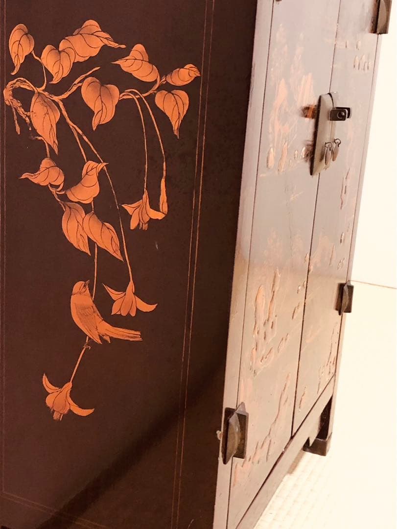 中国の古い 棚 キャビネット アンティーク 格安にて