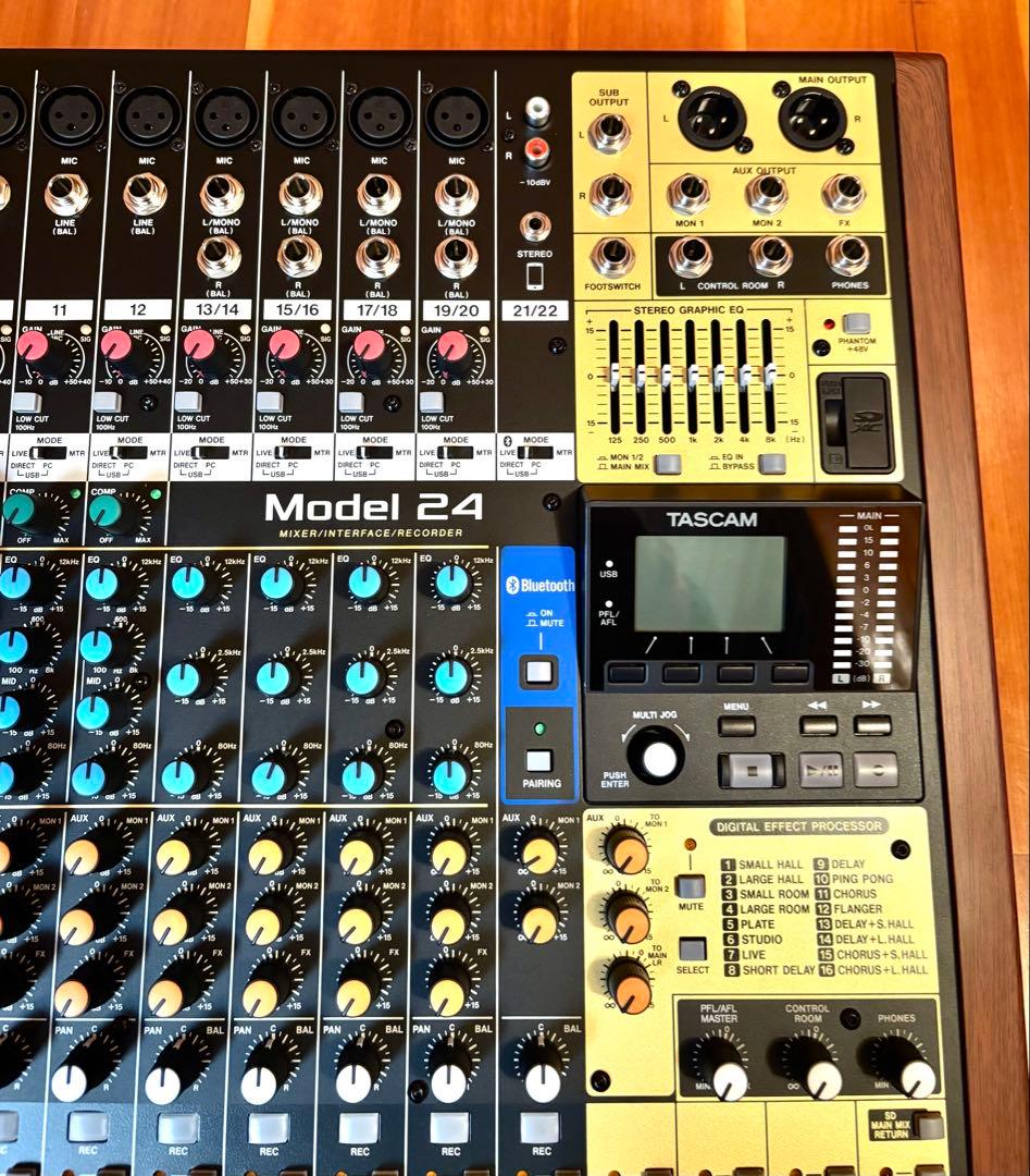 【未使用品】TASCAM ミキサー Model24 特注ハードケース付