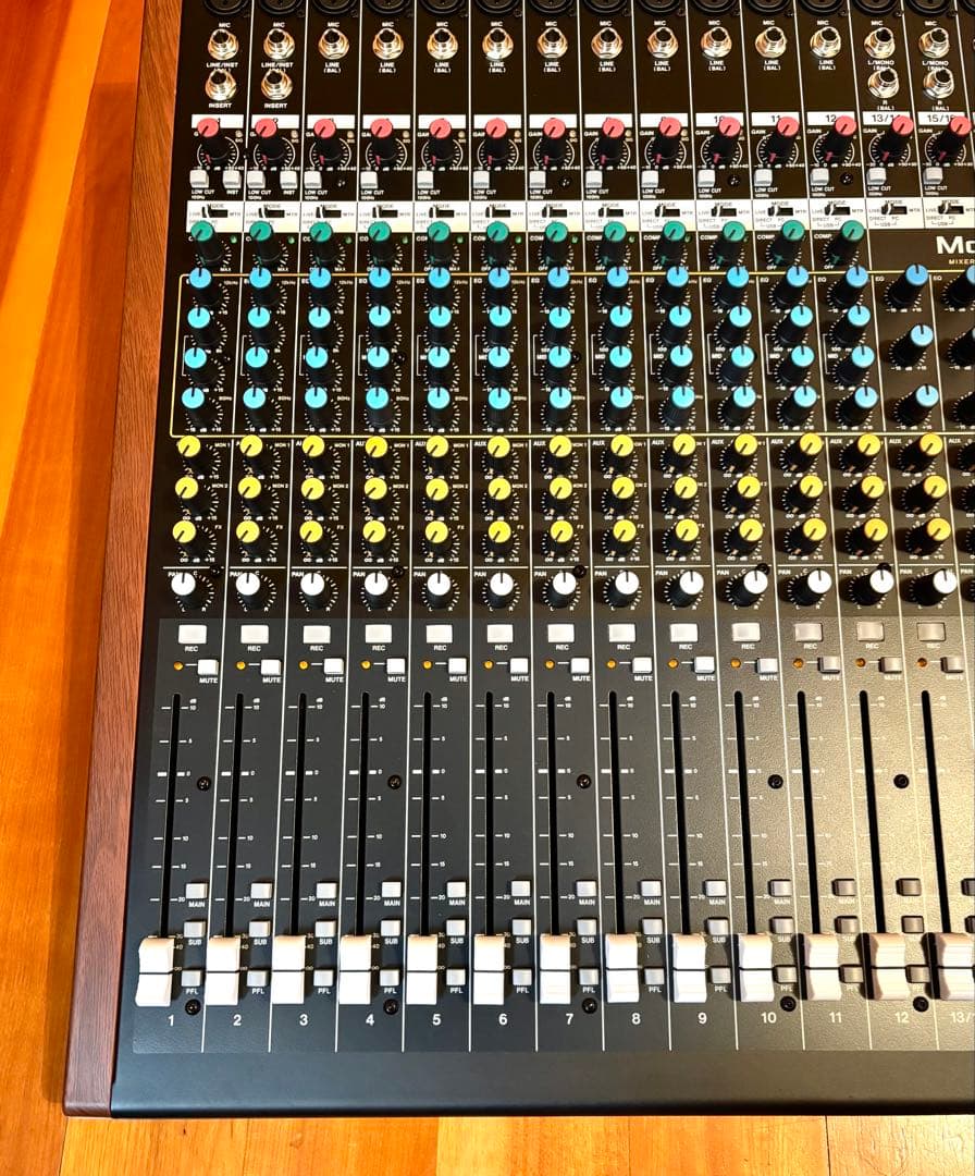 【未使用品】TASCAM ミキサー Model24 特注ハードケース付